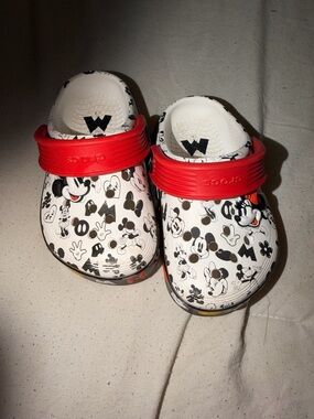 Mickey off court crocs